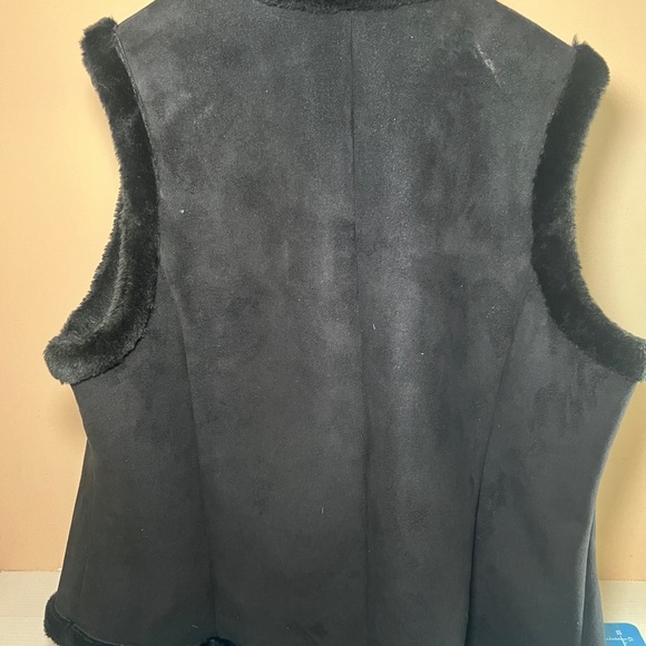Coldwater Creek Black Vest with Faux Fur Trim size large (14-16) - Picture 8 of 8